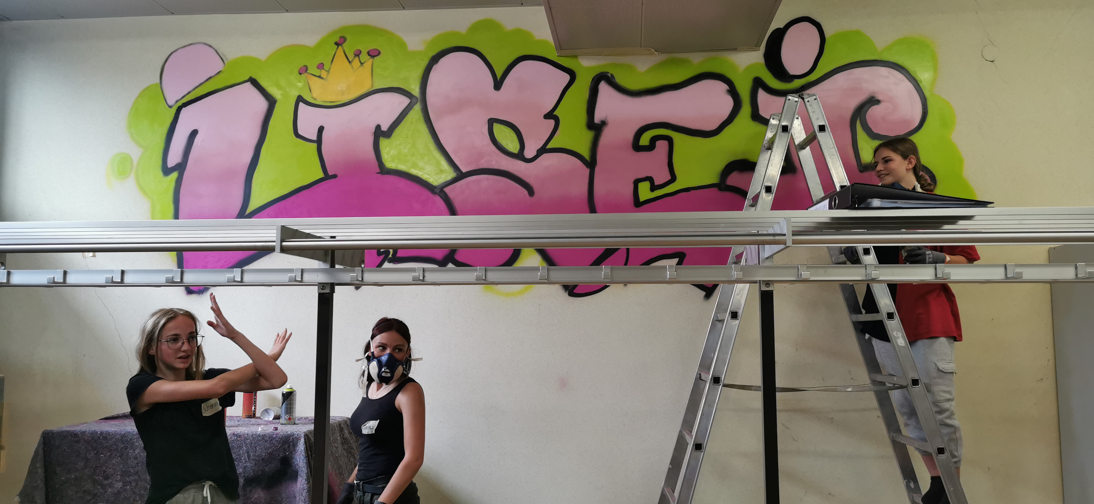 Schülerinnen sprühten vor Ideen – Graffiti im Lisei „reloaded“