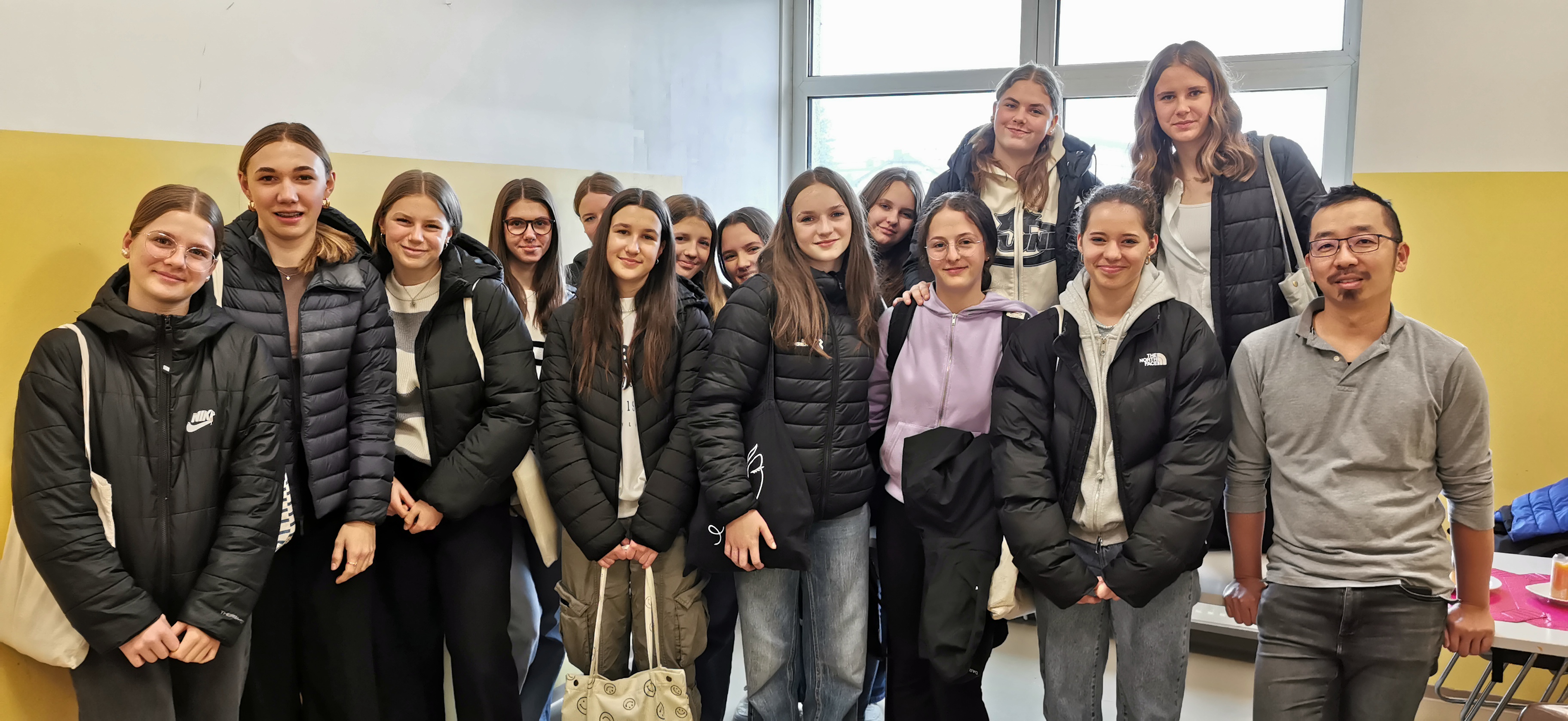 Die Schülerinnen der 1BHL der Höheren Lehranstalt „Elisabethinum“ in St. Johann im Pongau kochten für Obdachlose