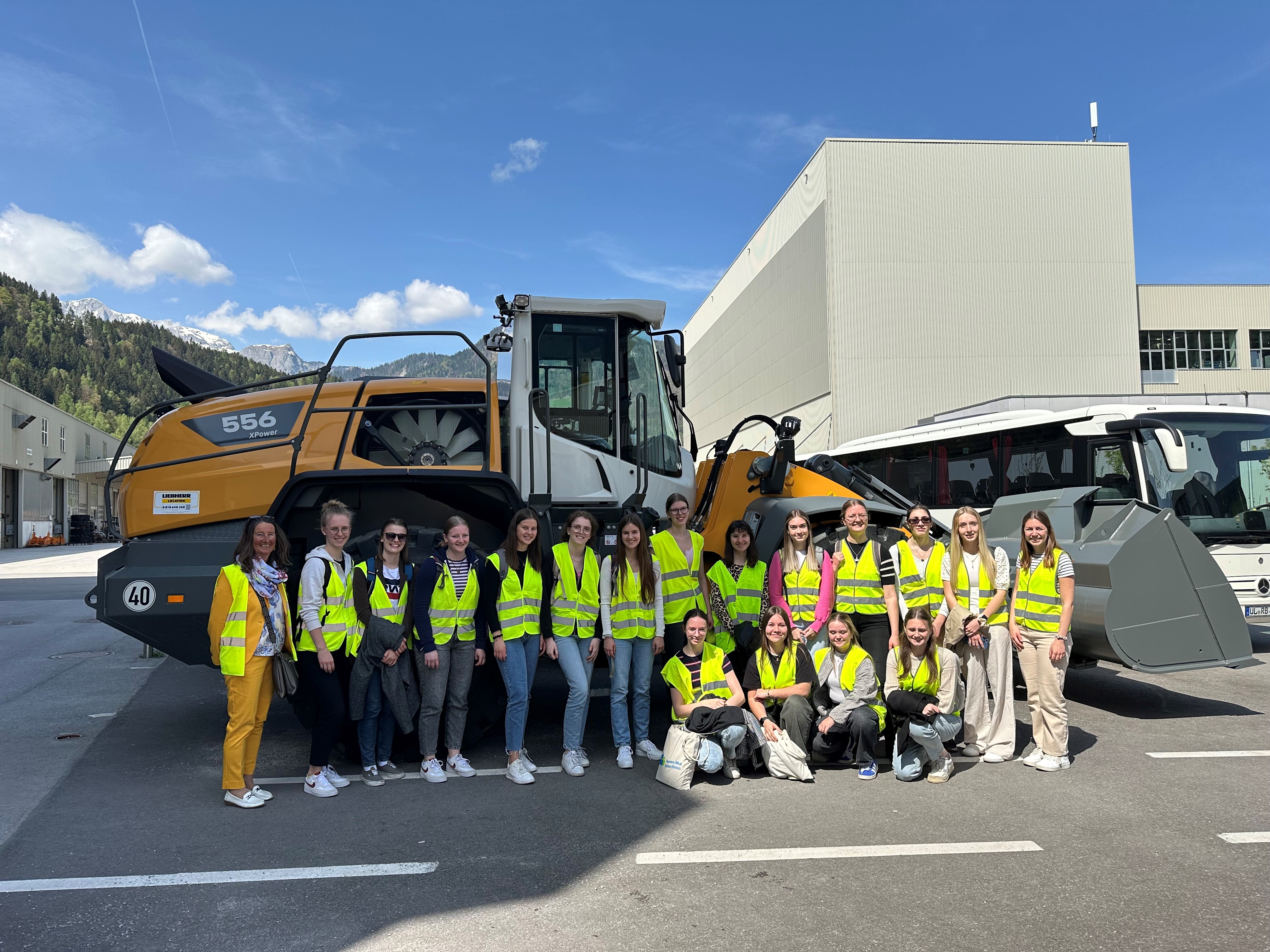 Exkursion zur Firma Liebherr in Bischofshofen