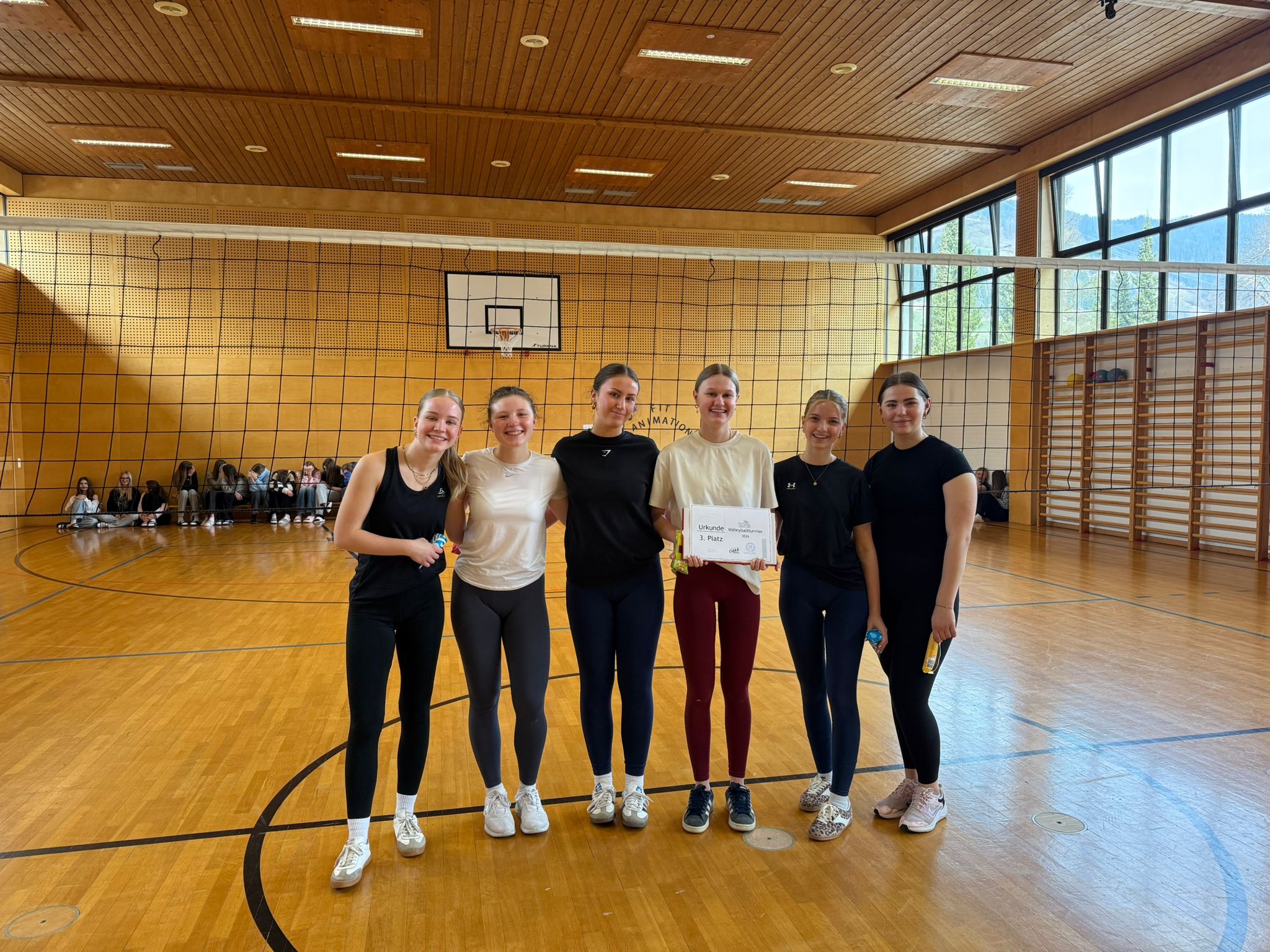 Volleyballfieber im Turnsaal – 1CHL holt den Sieg