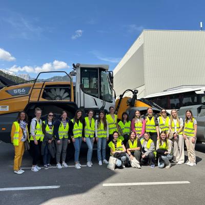 Exkursion zur Firma Liebherr in Bischofshofen